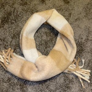 Madison 88 Thick fuzzy scarf